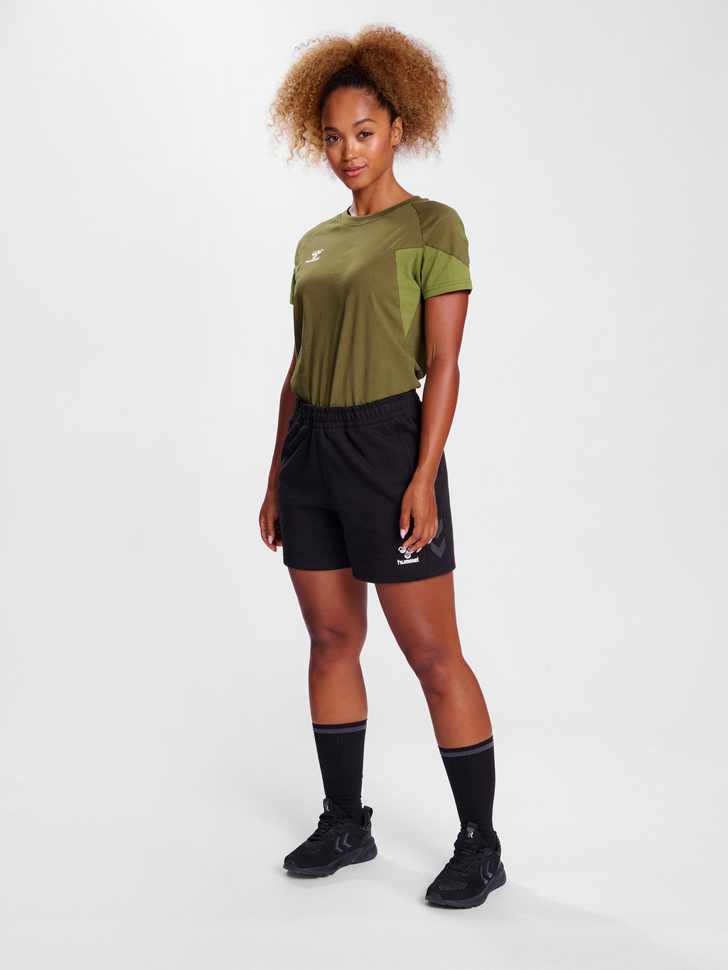 hmlTRAVEL T-SHIRT S/S WOMAN