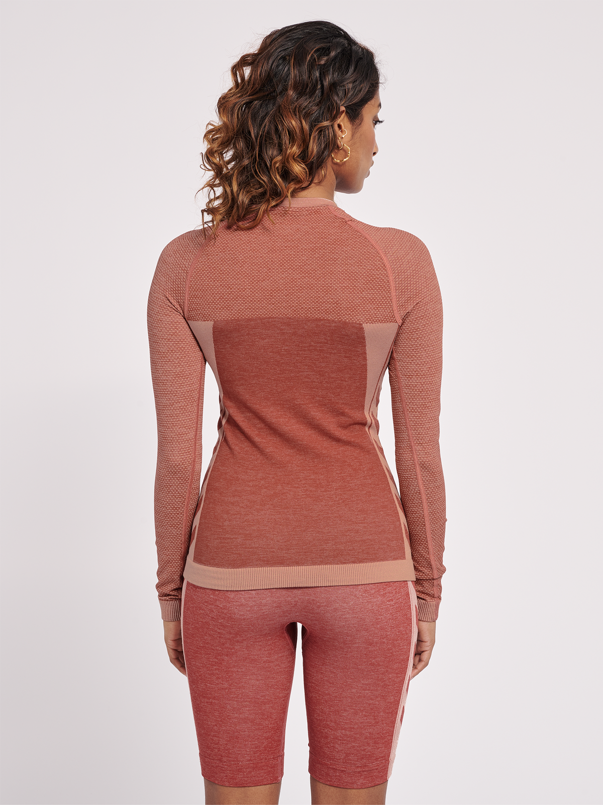 hmlCLEA SEAMLESS TIGHT T-SHIRT L/S