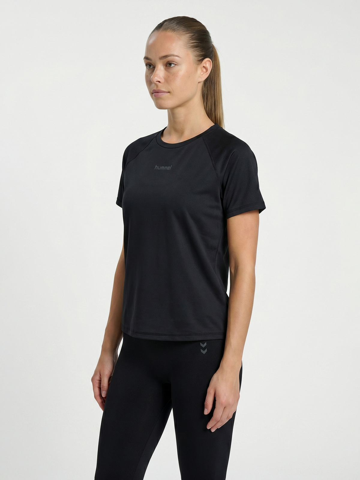 hmlVERA TECH T-SHIRT S/S