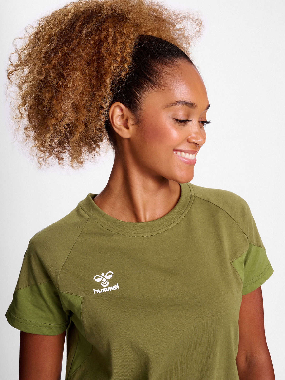 hmlTRAVEL T-SHIRT S/S WOMAN